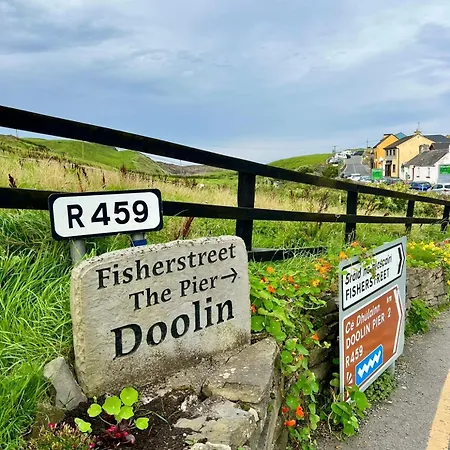Hill View House Apartman Doolin