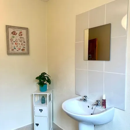 Hill View House Apartament *